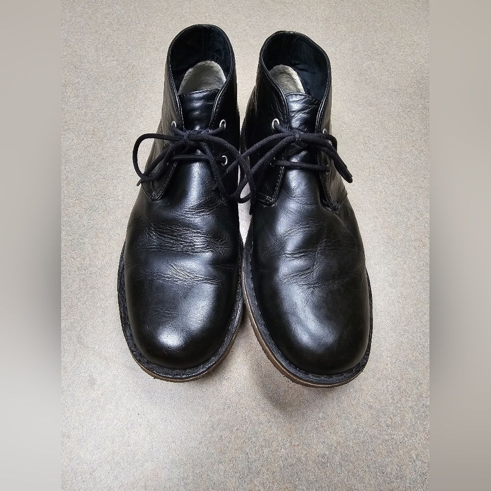 UGG Leighton 3275 Mens Size 11.5 Chukka Boots Black Leather Crepe Sole Ankle - Picture 5 of 12